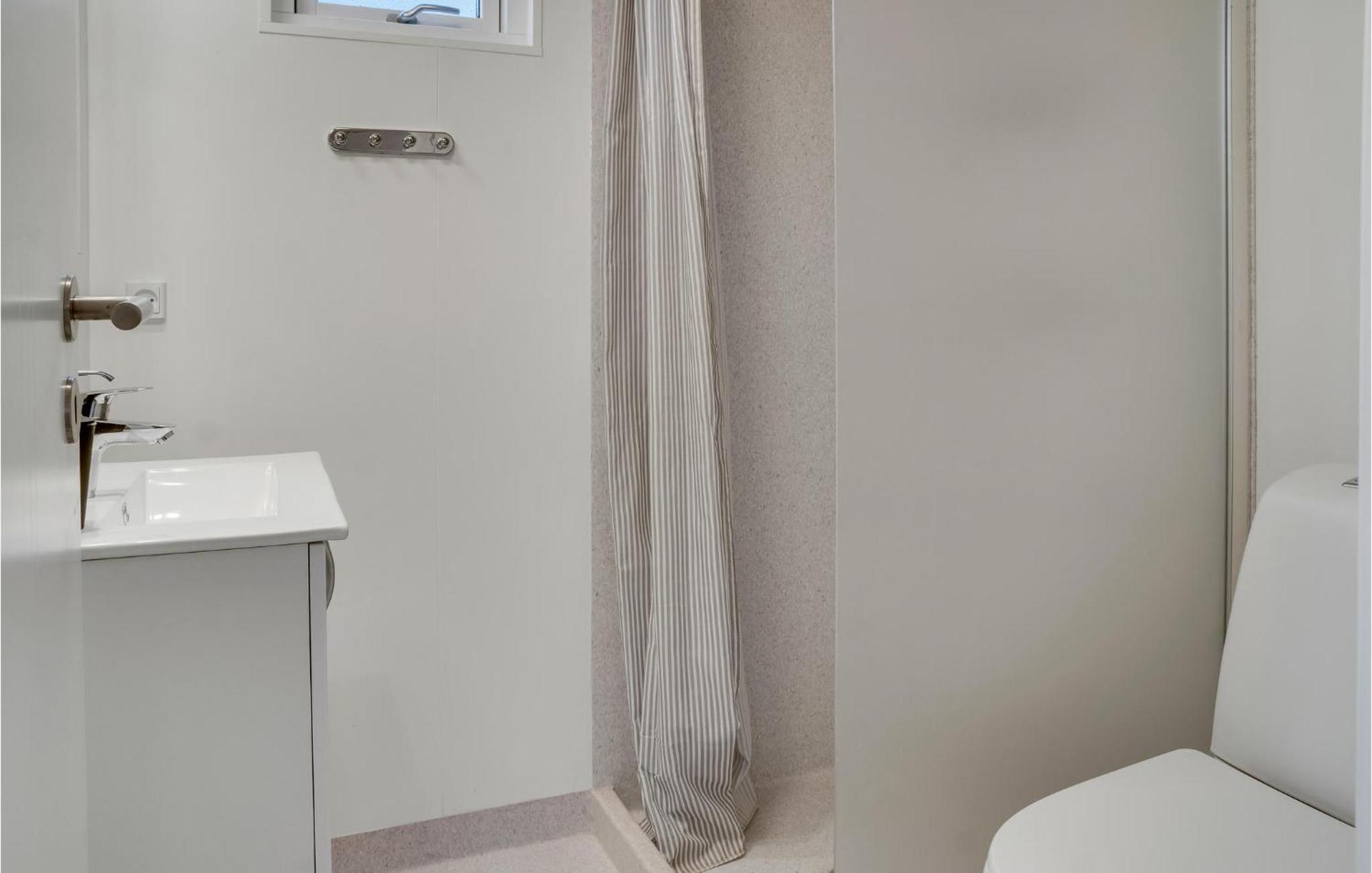 2 Bedroom Nice Apartment In Vaeggerlose Bøtø By Εξωτερικό φωτογραφία