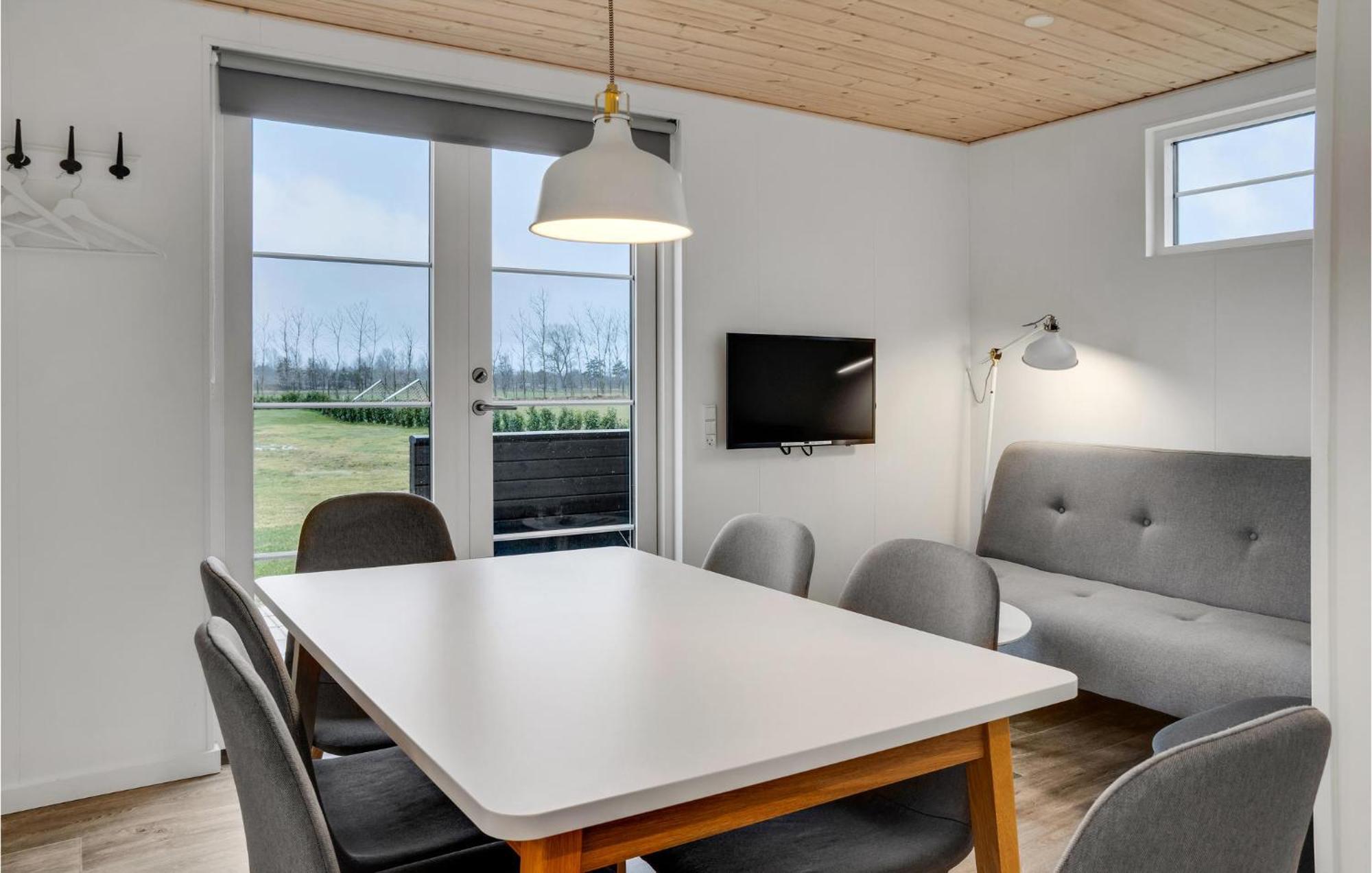 2 Bedroom Nice Apartment In Vaeggerlose Bøtø By Εξωτερικό φωτογραφία